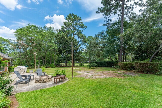 Building Photo - FIVE Bedroom Home in Bluewater Bay