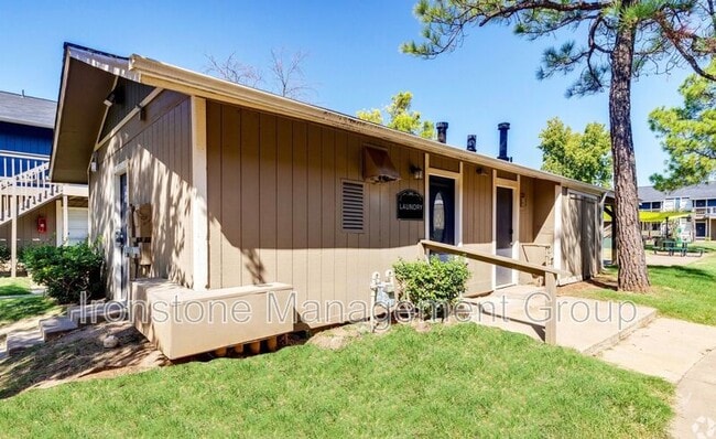 Building Photo - 4639 S Darlington Ave