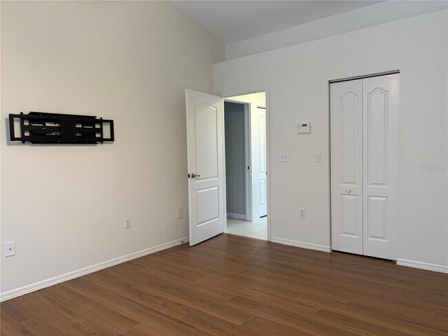 Building Photo - 5828 Sandy Pointe Dr