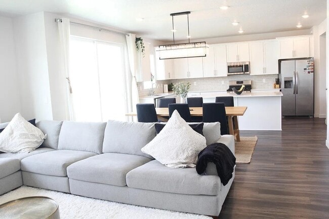 Building Photo - 364 W Snowberry Dr