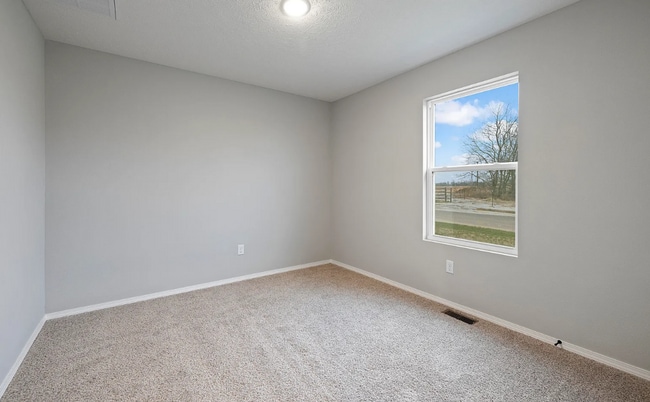 Building Photo - Beautiful 3 Bedroom Home with a fully fenc...