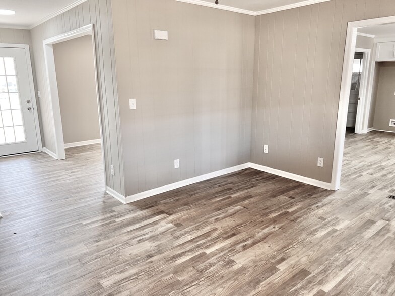 Building Photo - 925 Southgate Dr