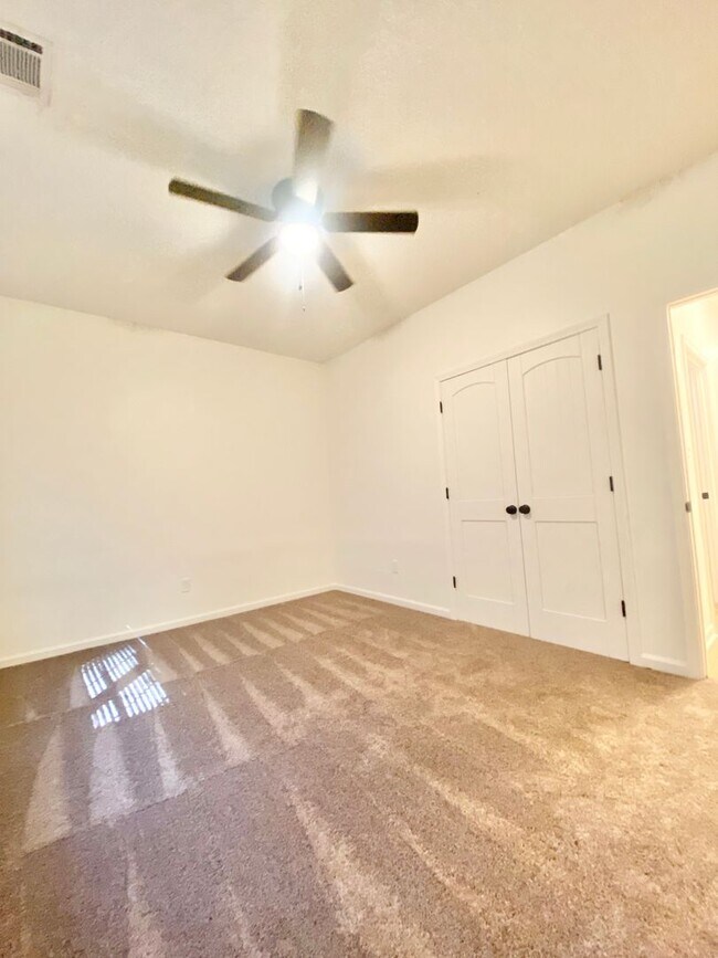 Building Photo - 129 Tappan Zee Dr