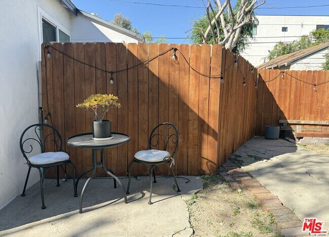 Building Photo - 11527 Albers St