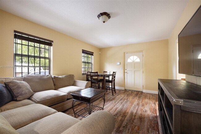 Building Photo - 6401 SW 63rd Ct
