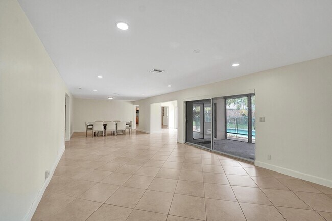 Building Photo - 4721 Sarazen Dr