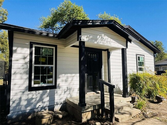 Primary Photo - 2762 Beverly Hills Dr