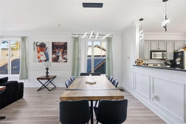 Building Photo - 9931 Mancunian Way