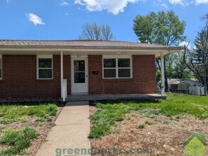 Building Photo - 403 Holiday Dr