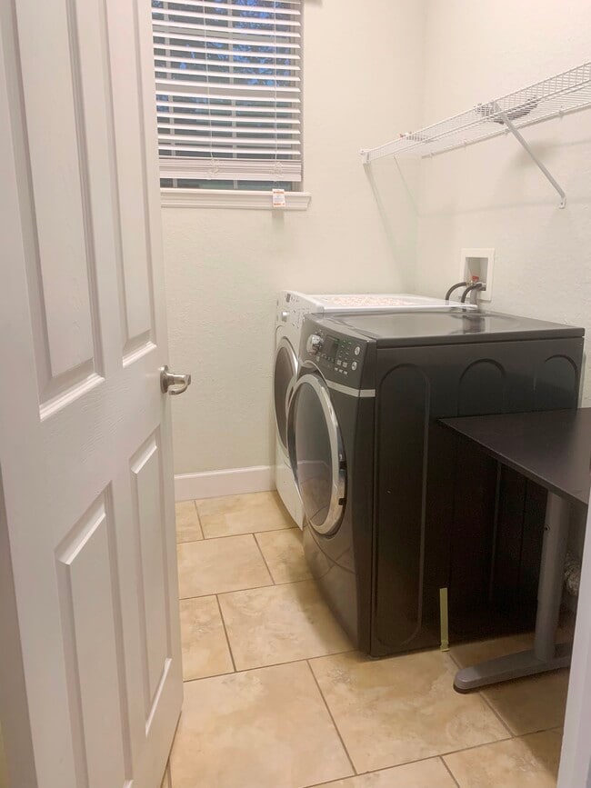 Building Photo - 2812 Plymouth PIace