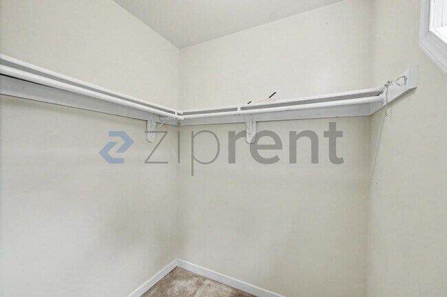 Building Photo - Unit