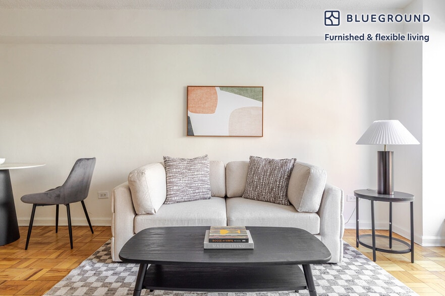 Building Photo - 300 E 51st St