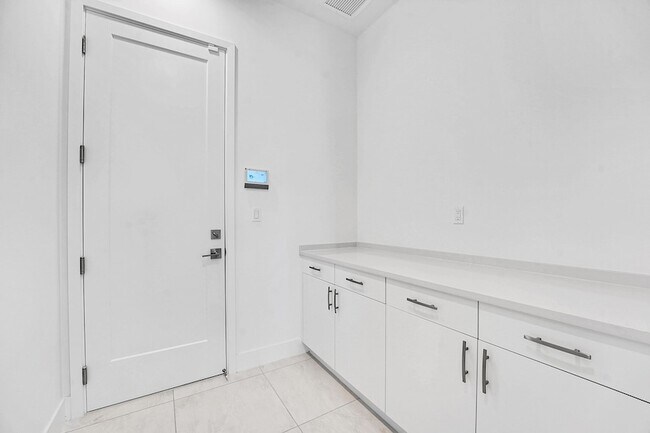 Building Photo - 13005 Feathering Wy