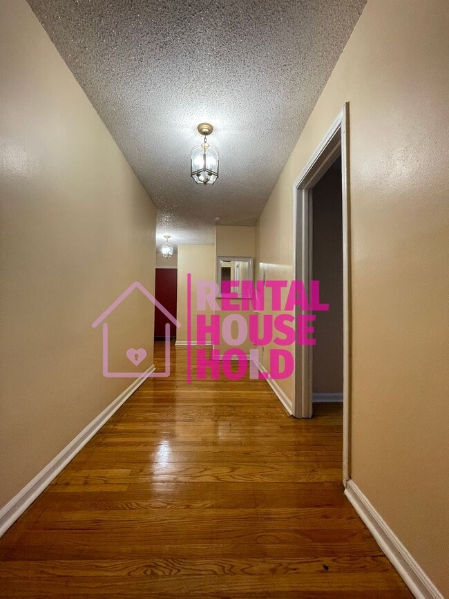 Building Photo - 2 Bedroom 1 Bath Condo-Security Deposit Sl...