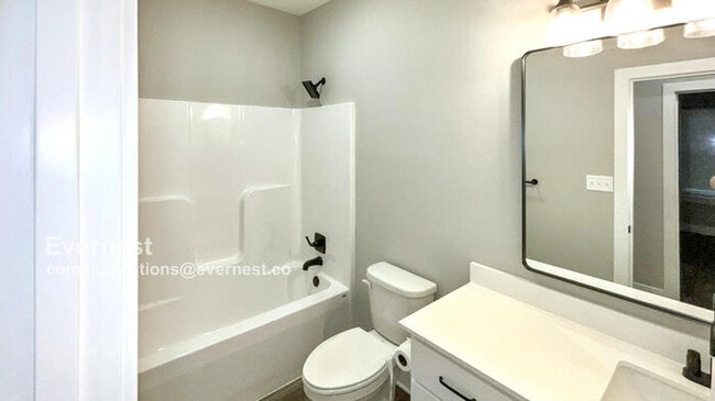 Building Photo - Charming 3-Bedroom Home with Modern Comfor...
