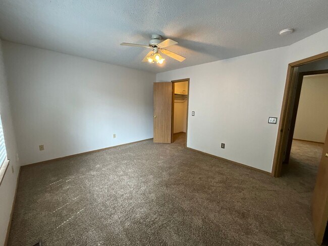Building Photo - 1511 N Bernice Dr