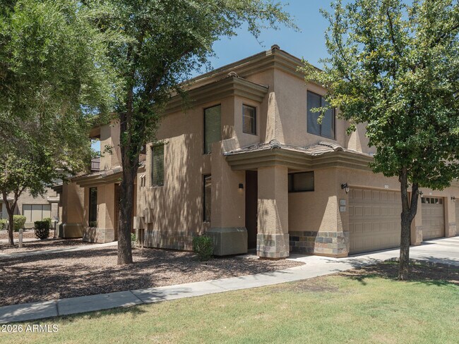 Building Photo - 705 W Queen Creek Rd