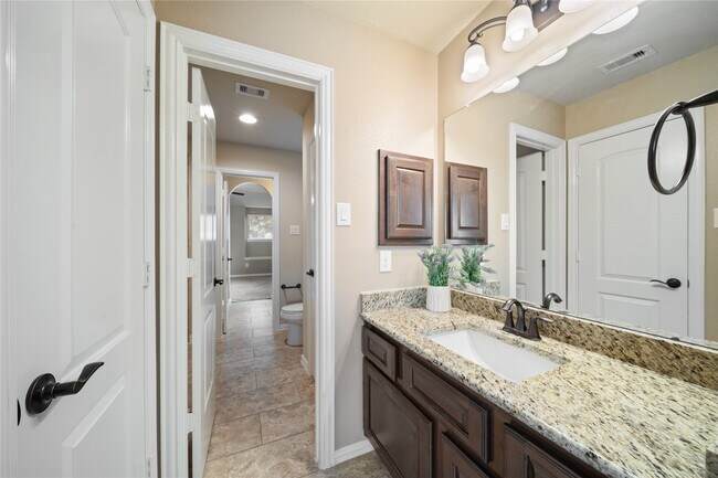 Building Photo - 10314 Radcliff Lake Dr