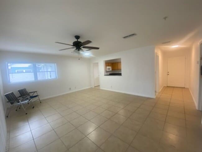 Building Photo - Southport Home