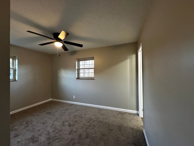 Building Photo - 3 bedroom/1.5 bath brick home for rent in ...