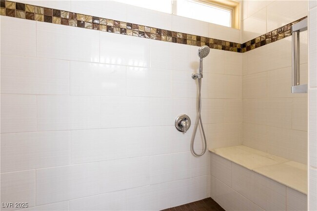 Building Photo - 4633 Califa Dr