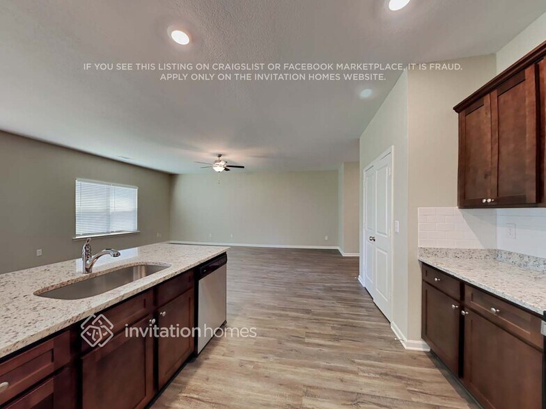 Building Photo - 407 Vermeer Ct