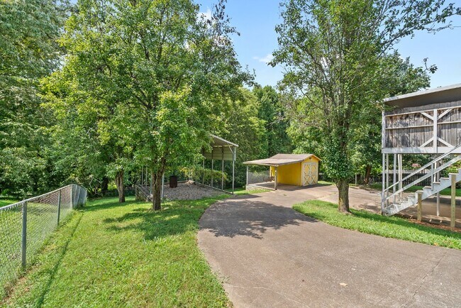 Building Photo - 1026 Foxmoor Dr