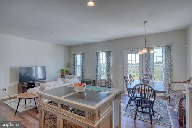 Building Photo - 414 Goodwick Dr