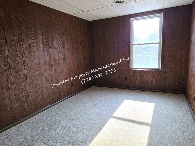 Building Photo - 220 5th St