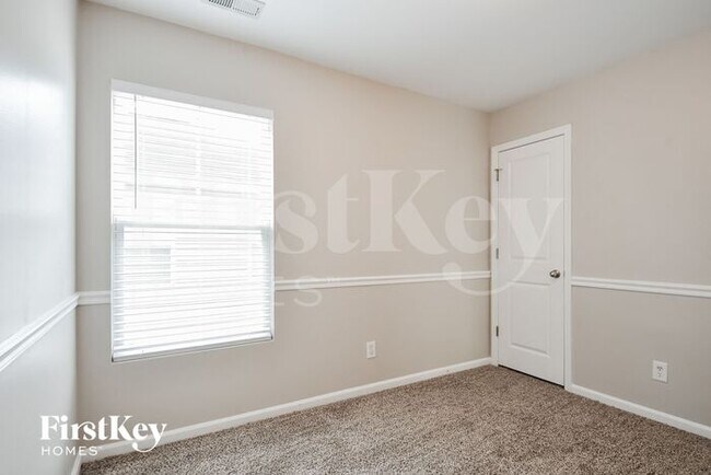Building Photo - 7496 Northgate Dr
