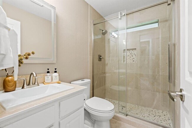 Building Photo - 6719 Woodland Oaks