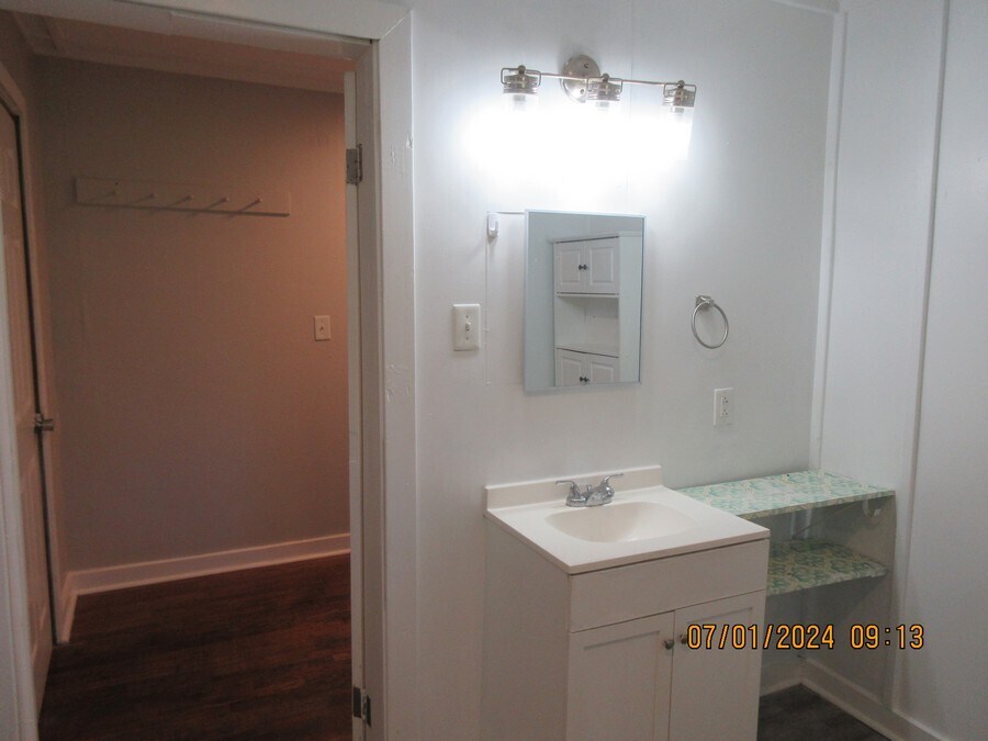 Building Photo - 202 W 3rd St