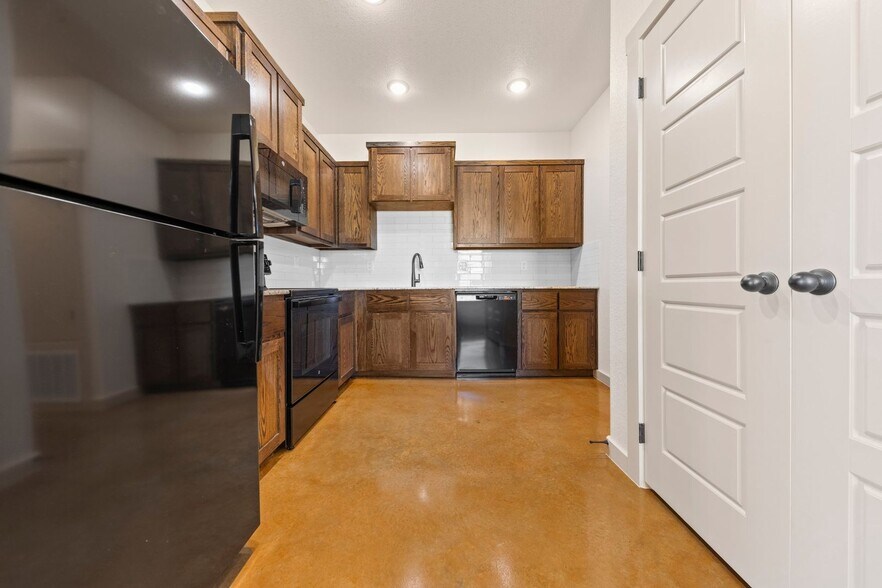 Building Photo - 1918 Caspian Trl