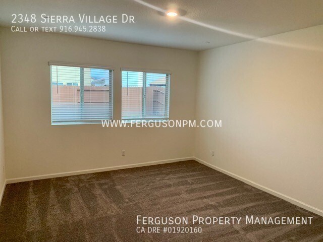 Building Photo - Pet Friendly Solar Home in West Roseville