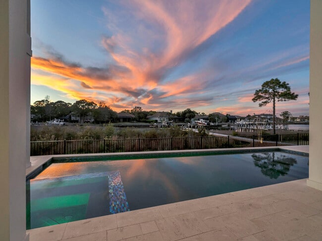 Building Photo - 330 Kelly Plantation Dr