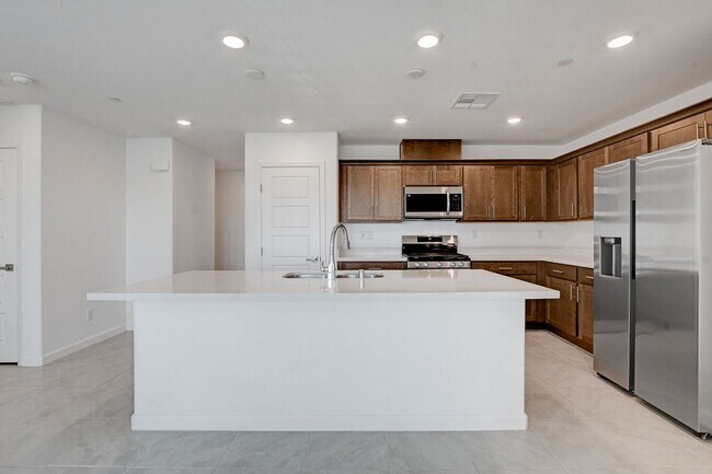 Building Photo - Like New Townhome at Falcon Ridge