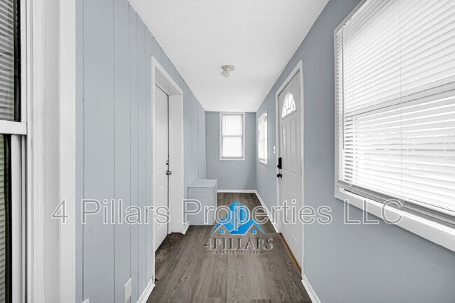 Building Photo - 617 Kane St