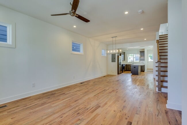 Building Photo - 1822 16th Ave N