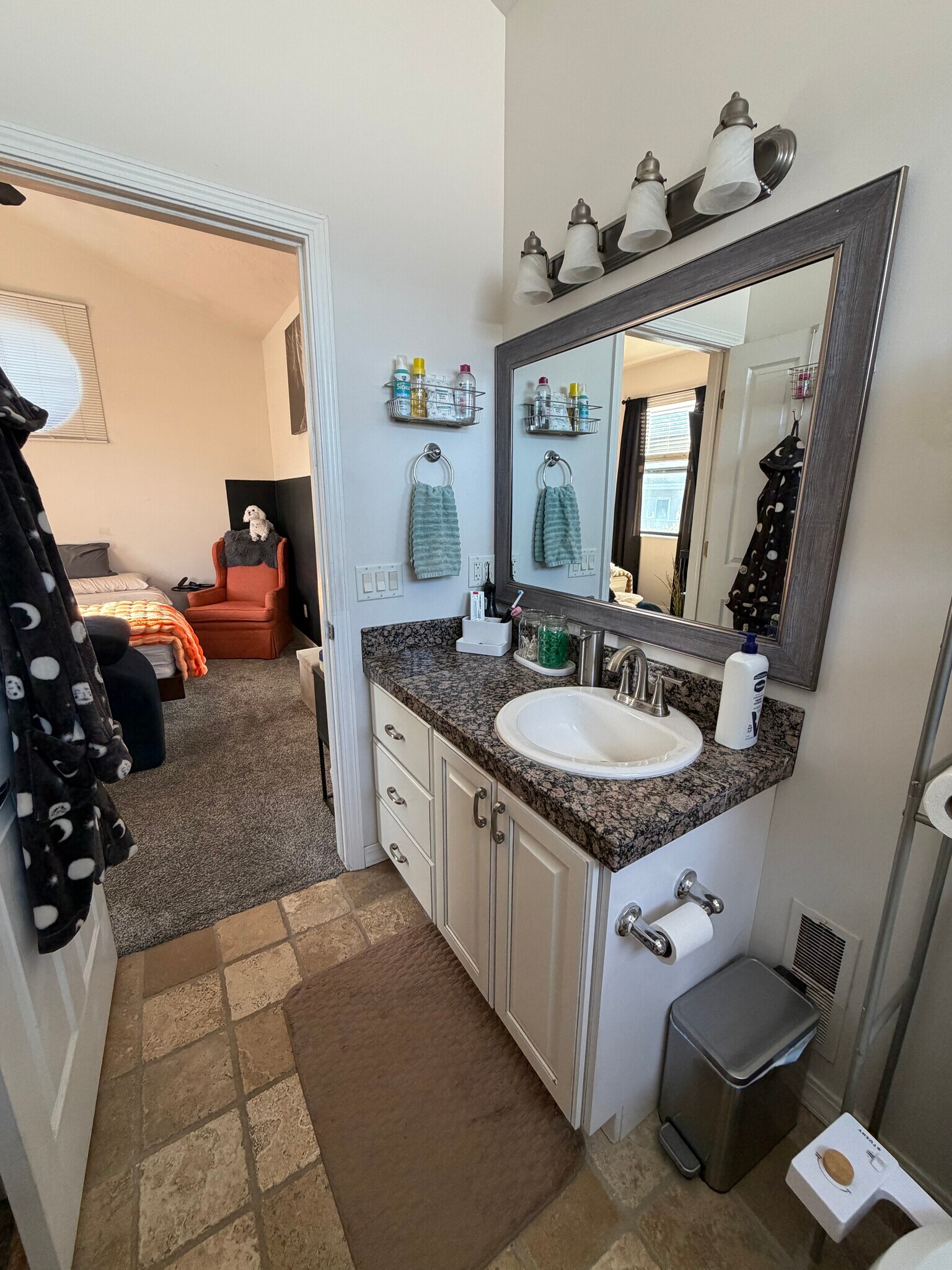 Building Photo - 70 N Main St