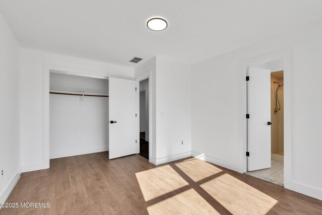 Building Photo - 526 Bradley Blvd