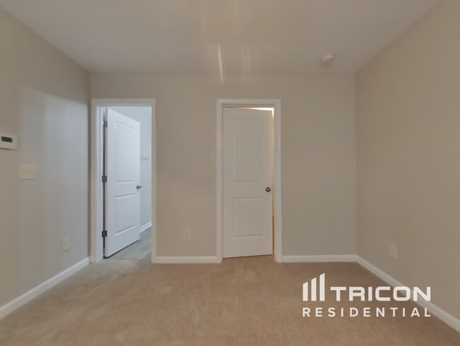 Building Photo - 55 Carriage Hls Dr SE