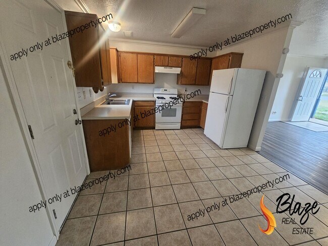 Building Photo - Corner Lot? Check! Dishwasher? Double Check! Your Awesome 3-Bed Home Awaits!
