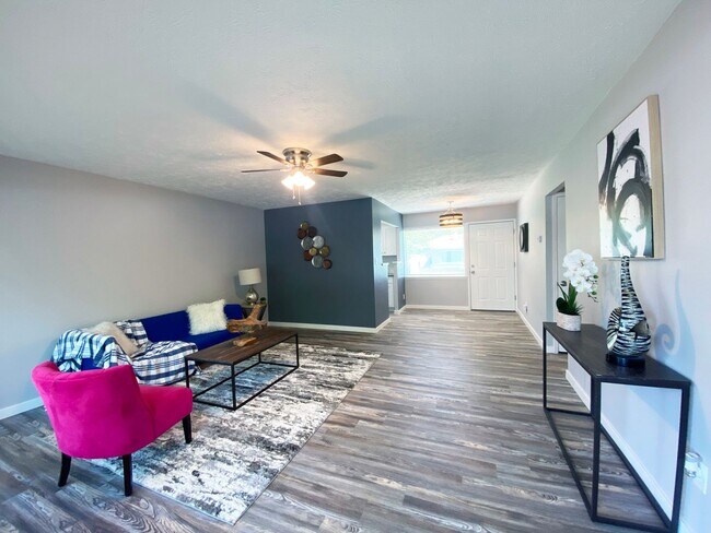 Building Photo - 9608 W Ridgewood Dr