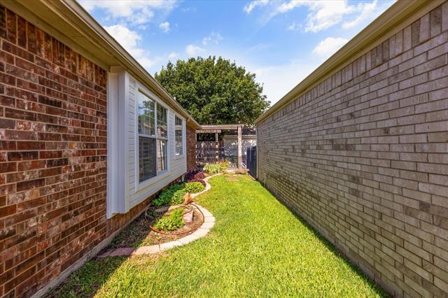 Building Photo - 8013 Springmoss Dr