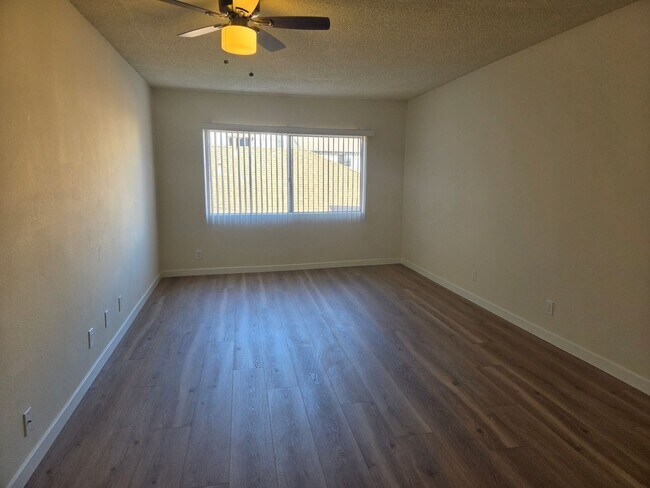 Interior Photo - 10075 Tujunga Canyon Blvd