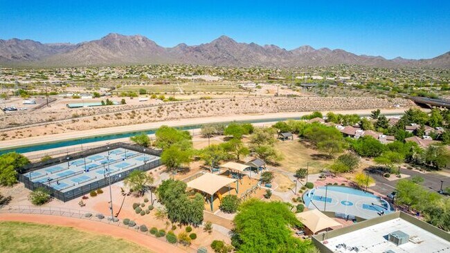 Building Photo - 2-bedroom 2 bath condo in Gated Community ...