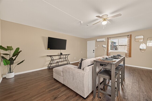 Building Photo - 6518 Palo Duro Dr
