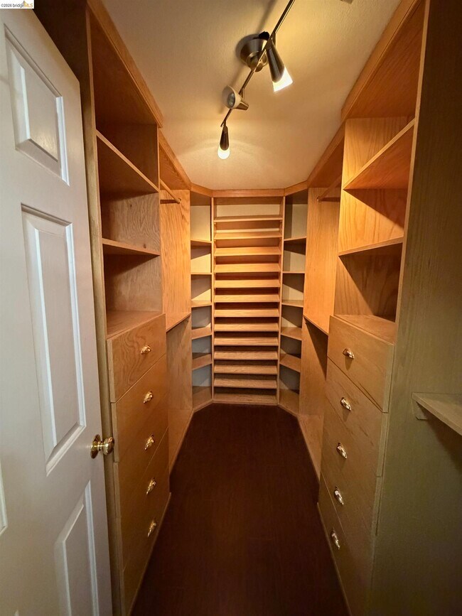 Building Photo - 7 Goldmeadow Ct