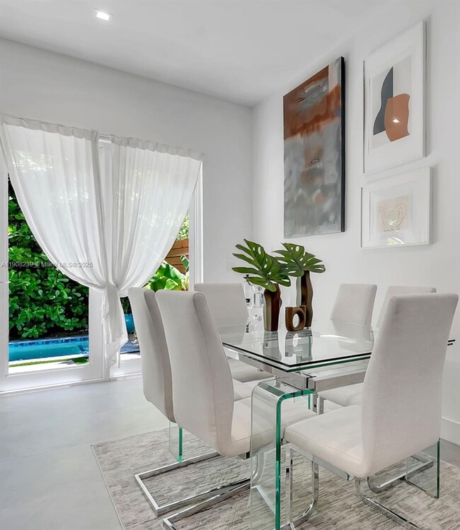 Building Photo - 3053 Gifford Ln