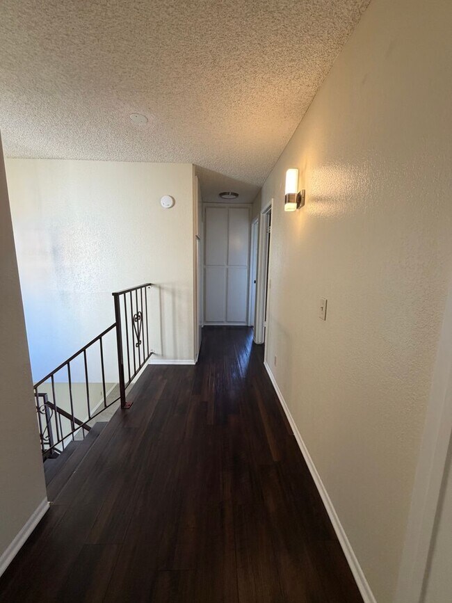 Building Photo - 1302 Gina Dr